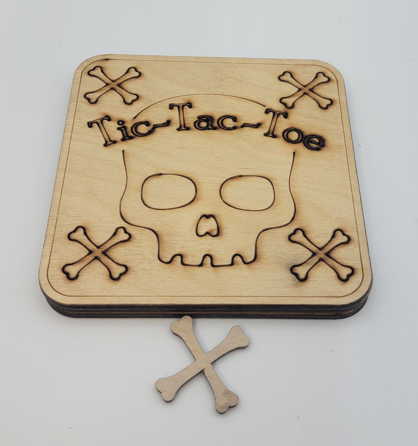 Skull & Cross Bones Tic Tac Toe